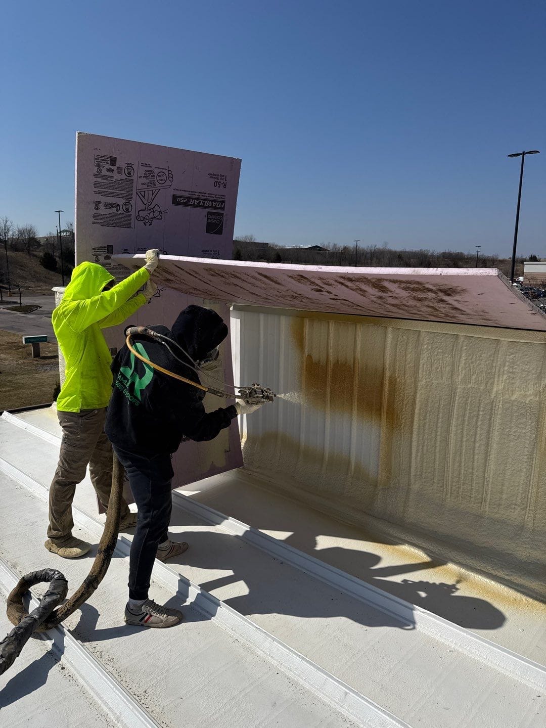Foaming on the roof to prevent condensation